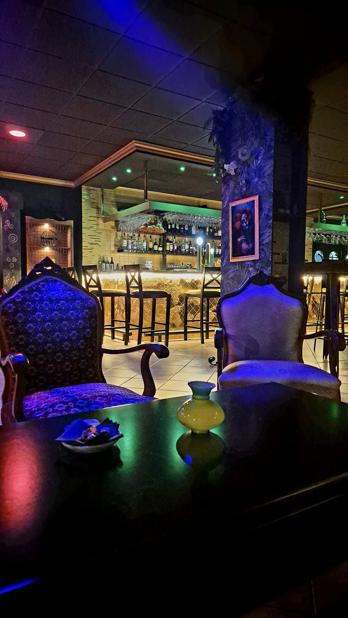 Soñando restaurant bar with warm ambient lighting